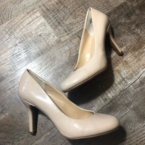 Kelly and Katie Nude Heels